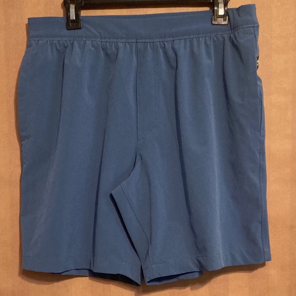 Under Armor shorts size large - Picture 2 of 4